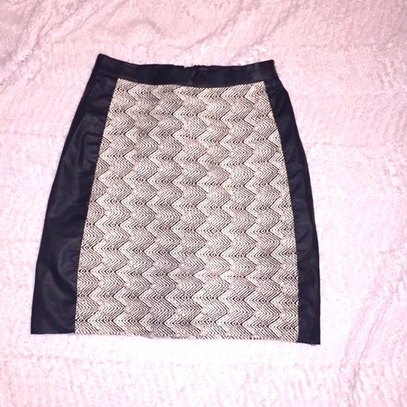 NWT, Beautiful skirt size 2 from H&M - Picture 1 of 4